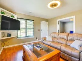 2 Mi to Dtwn Greensboro Pet-Friendly Retreat!