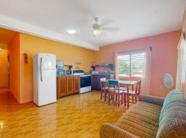 Spix's Macaw at De Real Macaw, hotel in Cay Corker