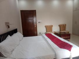 Family Guest House Rooms For Rent, hotel in Lahore