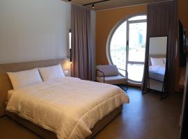 Hotel Omw Vore, hotel u gradu Vorë