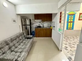 Casa central con parqueadero