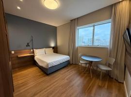 Apto Studio novo, a passos da Praia com lazer completo, hotel in Santos