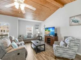 Cajun Shrimp Min to Beach Resort Pool & Slide