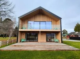 Luxe on the Lake Front