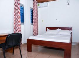 Serenity Guest House, hotel near Yaoundé Ville Airport - YAO, Yaoundé