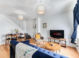 Cosy Sleeps 5 Bedford Stay Superfast WiFi