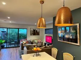 2 Bedroom Townhouse - Close to Beach
