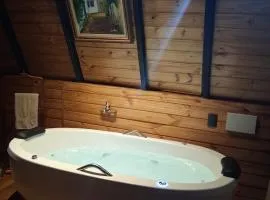 Chalé Canto da Mata - Com Piscina e Café da Manhã