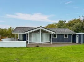 3 Bedroom Stunning Home In Hovborg