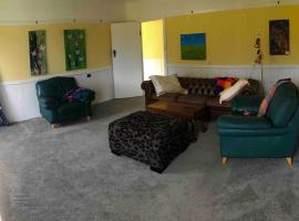 The yellow house, hotel in Lower Barrington