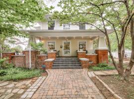 Stylish 3-Bedroom Home in Tulsa, Hotel in Tulsa