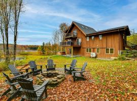 Golf, Fish and Ski Retreat with Game Room in Thompson, hotel en Thompson
