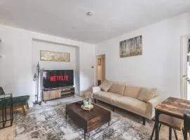 Sleeps 5! WiFi & Parking, 4 Mins To Station, Recently Refurbished