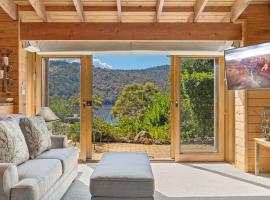 The Wolery - Lakeside Jindabyne, ξενοδοχείο με υδρομασάζ σε Jindabyne