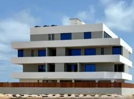 Joli Beach House - Brand New Charming T0 Suite with AC, Private Pool Balcony