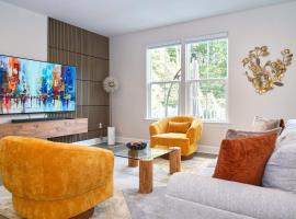 Modern Chic Gateway near DC & Fedex field, hotel en Largo