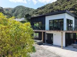 Modern Tata Beach Escape - Spacious New Retreat