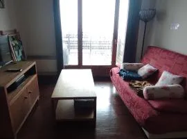 Appartement cosy avec piscine privée et parking à Super-Besse - FR-1-814-163
