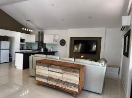 Rest & Relax at The Secret Garden Getaway, hotel in Harrisons Pocket