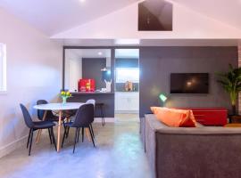 Modern Private Guesthouse with Parking, Yard, and Washer Dryer, hotel en Inglewood