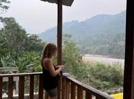 Sunset Riverside Cottage, Umngot River