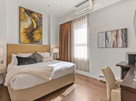 Center of Aspen Studio with AC Sundeck & Hot-Tub, hotel i Aspen