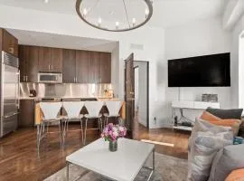 Center of Aspen 2 BR with AC Sundeck Hot-Tub