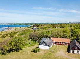 Charming House By The Sea With Stream And Bridges, hotell sihtkohas Vejbystrand