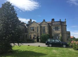 Dunsley Hall Country House Hotel, hotel em Whitby