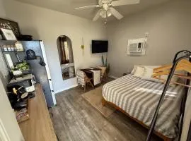 Cozy Guest house near FSU Trails and the airport