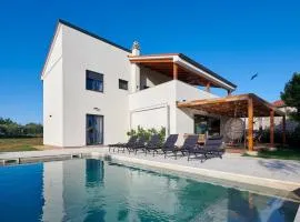 Villa in Mar ana with swimming pool