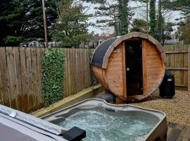 Sally's at Number 73 with Private Hot Tub & Sauna