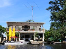 Tortuguero Adventures GuestHouse, hôtel à Tortuguero près de : Parc national de Tortuguero