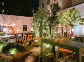 Tribe Paris Saint Ouen, cheap hotel in Saint-Ouen