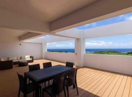 宮古島の美しい海と自然を一望できる絶景リゾートヴィラ, khách sạn ở Miyakojima