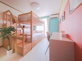 TDR9分 駄菓子とアートの可愛いミュージアム宿 夢が詰まった小さな宝箱 -TAMU-LAND Urayasu-, hotel in Urayasu