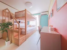 TDR9分 駄菓子とアートの可愛いミュージアム宿 夢が詰まった小さな宝箱 -TAMU-LAND Urayasu-