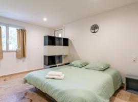 Canto Cigalo Rdc 3, hotel i Robion en Luberon