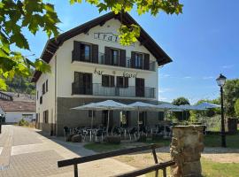 Hostal Iratibizkar, hotel in Ochagavía