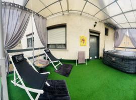 LakePark Garden Villa with swimming pool & park, hotel v destinaci Bekecs
