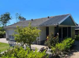 Bungalow 027, Hotel in Petten