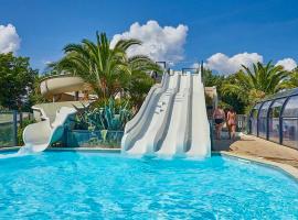 Mobil home spacieux 5 personnes à 15 min de Concarneau, hotel in Trégunc