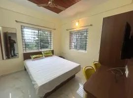 Hotel O R R Comforts Boarding and Lodging