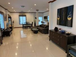Mountain Retreat in Nong Kae, Thailand - Perfect for Families, ξενοδοχείο σε HHQ