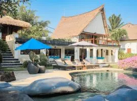 Villa Santai - Fabulous beachfront villa, pool & jacuzzi