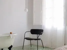 Fragile Hotel