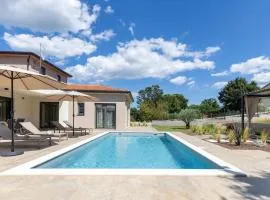 Villa Flores by Briskva