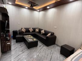 Swastik farms, villa in Manjhāoli