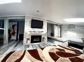 Stone City Apartment in Park Zone