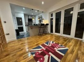 Welcome to Our Stunning Family Home in Coulsdon